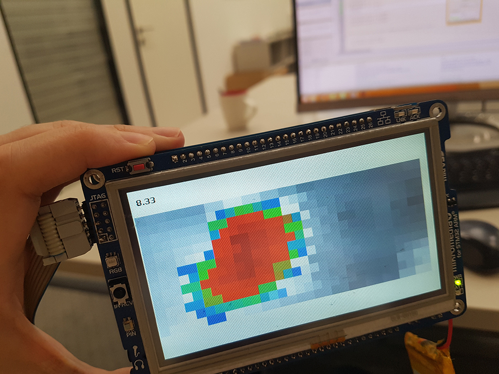 IR Grid click - Thermal Imaging Camera in hand